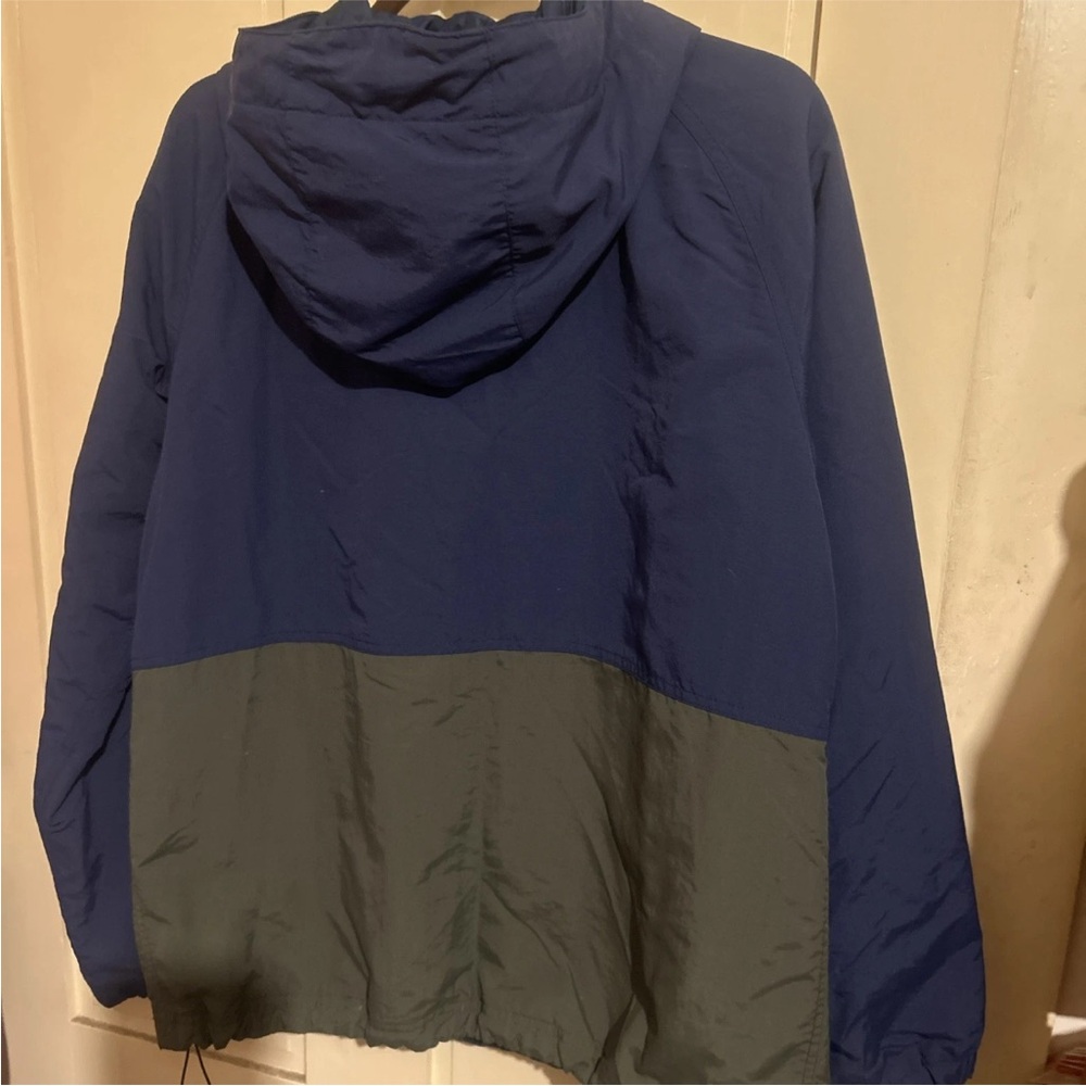 L.L. Bean Womens Navy and Olive Windbreaker - Picture 4 of 6
